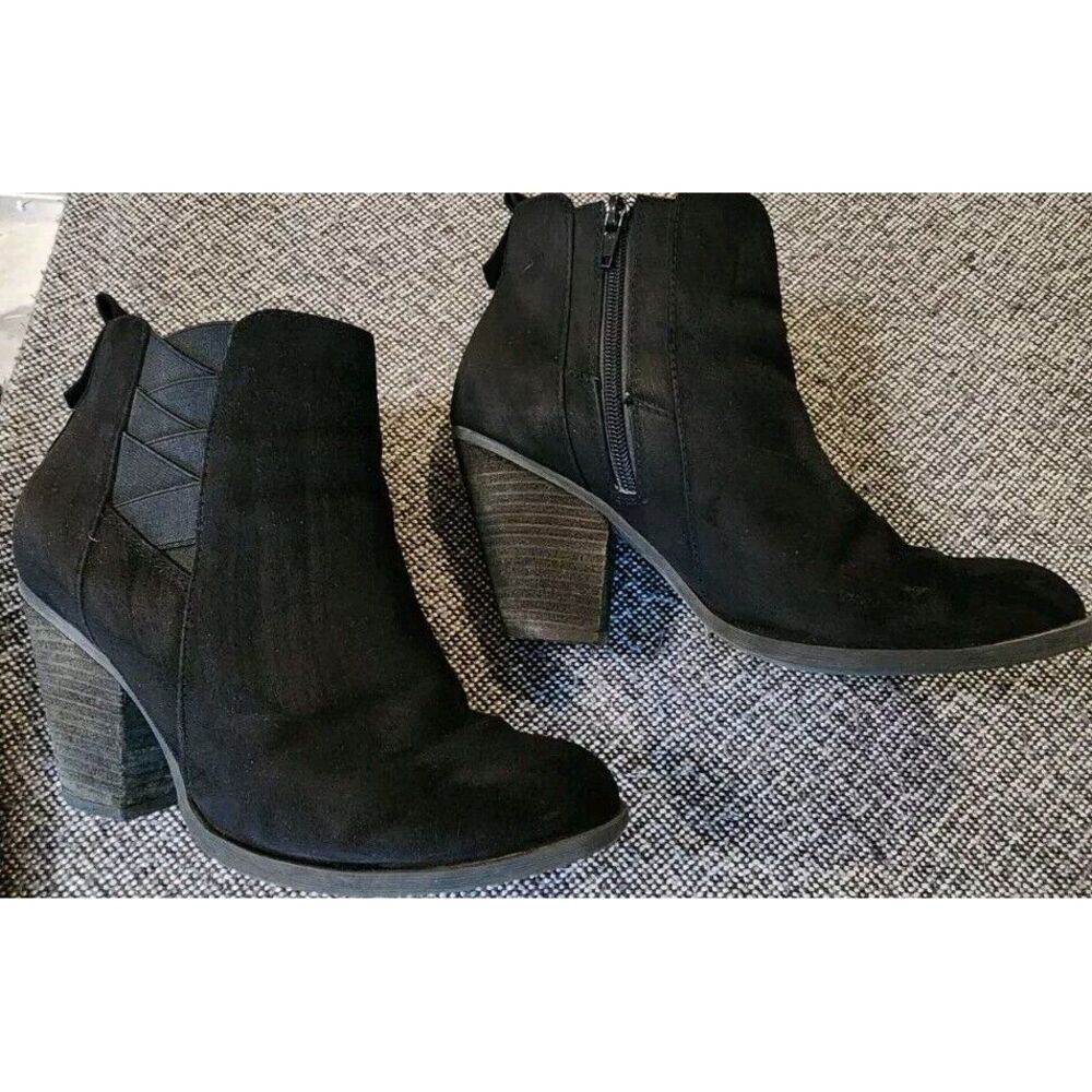 Mix No 6 Vincee Women's‎ Bootie Heels Black Faux Suede Stap Detail 8.5